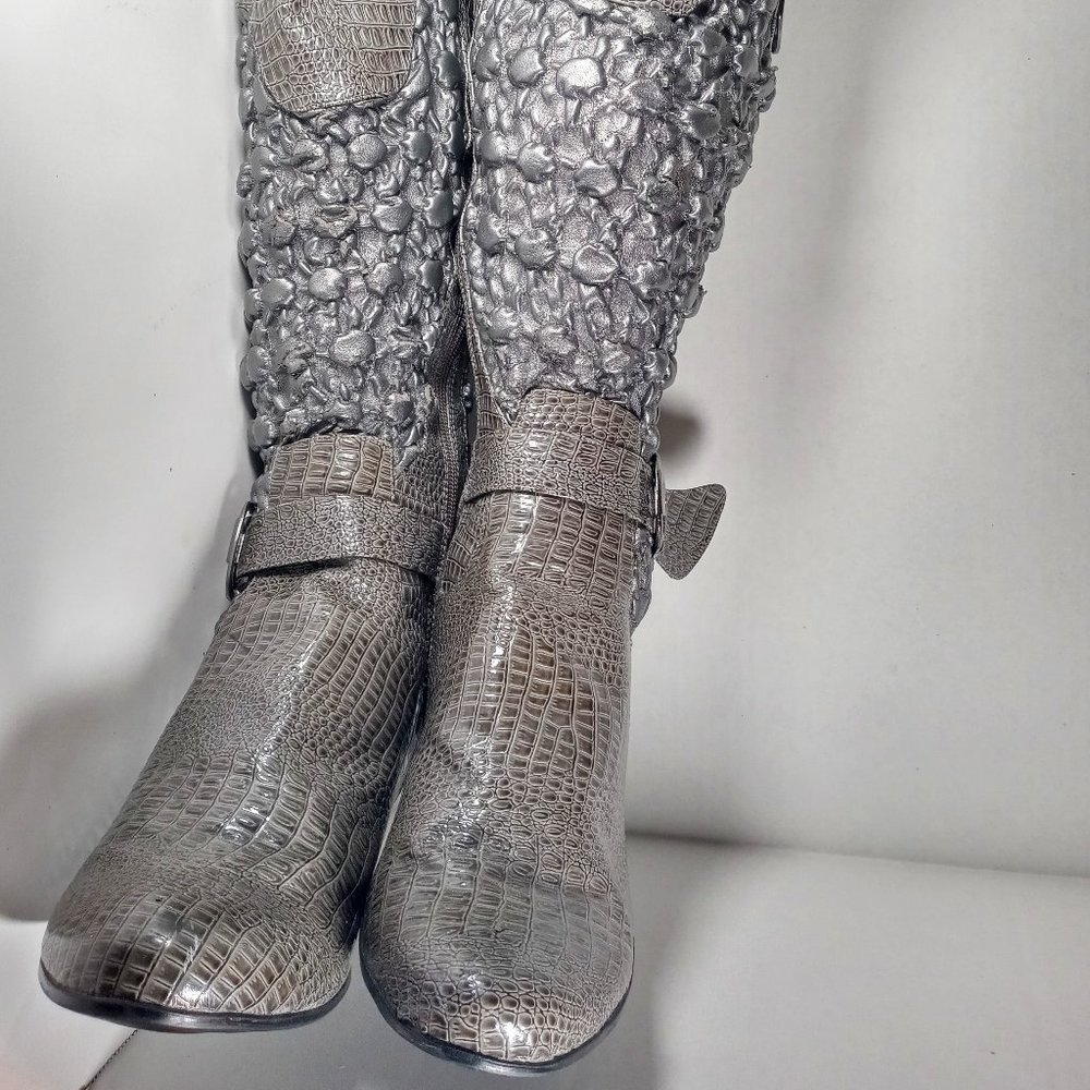 Whats Hot Womens Boots Size 11